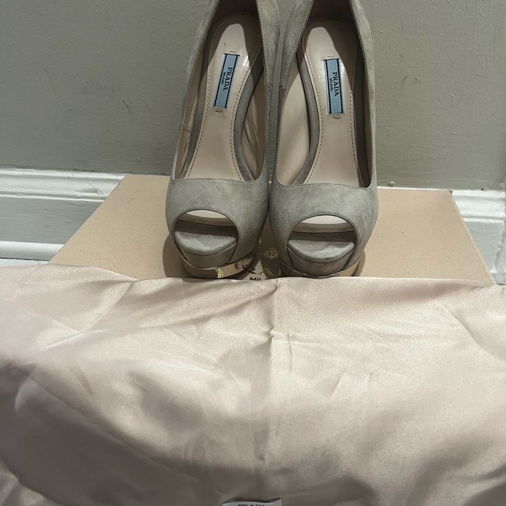 Prada Bi-Color Platform Pump - Picture 5 of 6